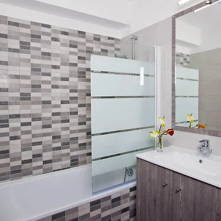 Residhome Gerland شقة فندقية 3*
